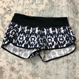 Lululemon speed short Sprinkler Ikat 2.5” sz4